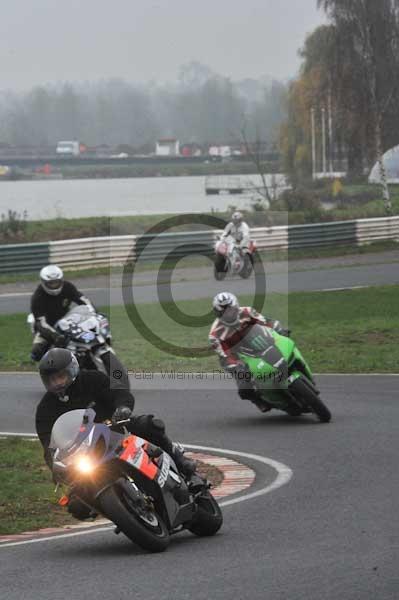 Mallory park Leicestershire;Mallory park photographs;Motorcycle action photographs;event digital images;eventdigitalimages;mallory park;no limits trackday;peter wileman photography;trackday;trackday digital images;trackday photos