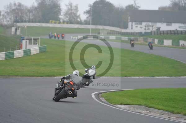 Mallory park Leicestershire;Mallory park photographs;Motorcycle action photographs;event digital images;eventdigitalimages;mallory park;no limits trackday;peter wileman photography;trackday;trackday digital images;trackday photos