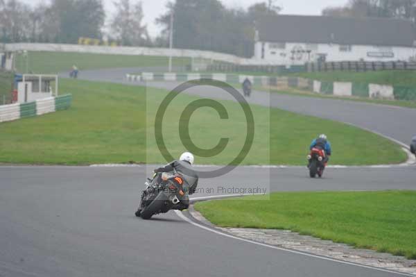 Mallory park Leicestershire;Mallory park photographs;Motorcycle action photographs;event digital images;eventdigitalimages;mallory park;no limits trackday;peter wileman photography;trackday;trackday digital images;trackday photos