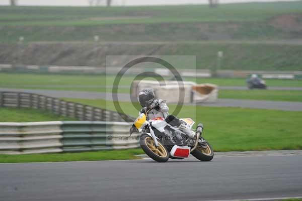 Mallory park Leicestershire;Mallory park photographs;Motorcycle action photographs;event digital images;eventdigitalimages;mallory park;no limits trackday;peter wileman photography;trackday;trackday digital images;trackday photos