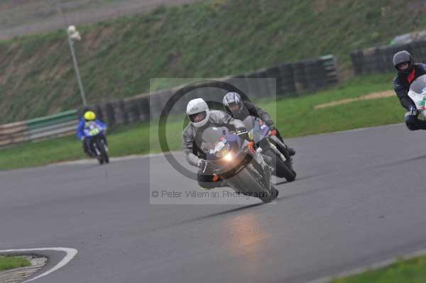 Mallory park Leicestershire;Mallory park photographs;Motorcycle action photographs;event digital images;eventdigitalimages;mallory park;no limits trackday;peter wileman photography;trackday;trackday digital images;trackday photos