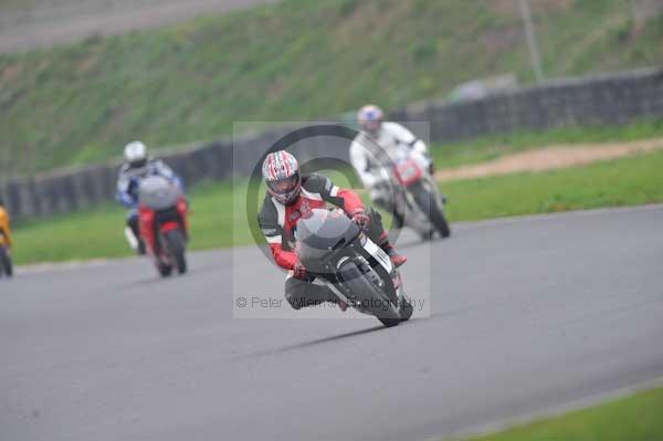 Mallory park Leicestershire;Mallory park photographs;Motorcycle action photographs;event digital images;eventdigitalimages;mallory park;no limits trackday;peter wileman photography;trackday;trackday digital images;trackday photos