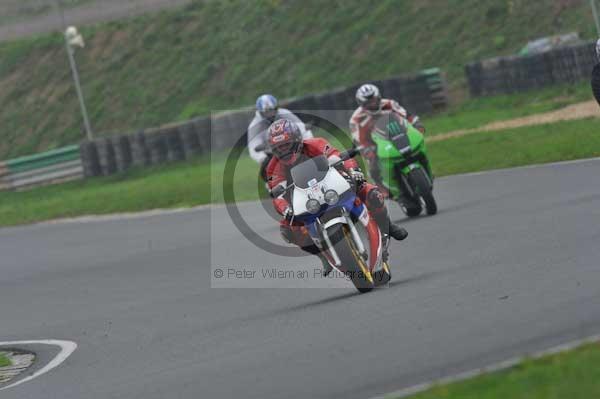 Mallory park Leicestershire;Mallory park photographs;Motorcycle action photographs;event digital images;eventdigitalimages;mallory park;no limits trackday;peter wileman photography;trackday;trackday digital images;trackday photos