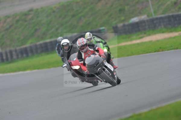 Mallory park Leicestershire;Mallory park photographs;Motorcycle action photographs;event digital images;eventdigitalimages;mallory park;no limits trackday;peter wileman photography;trackday;trackday digital images;trackday photos