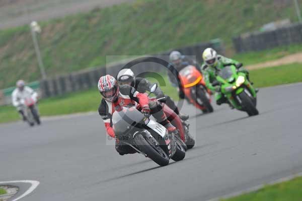 Mallory park Leicestershire;Mallory park photographs;Motorcycle action photographs;event digital images;eventdigitalimages;mallory park;no limits trackday;peter wileman photography;trackday;trackday digital images;trackday photos