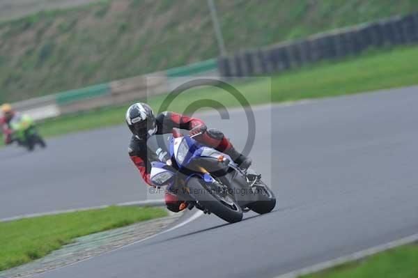 Mallory park Leicestershire;Mallory park photographs;Motorcycle action photographs;event digital images;eventdigitalimages;mallory park;no limits trackday;peter wileman photography;trackday;trackday digital images;trackday photos