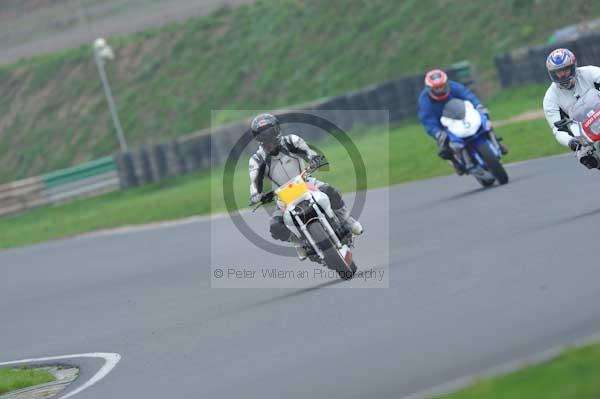 Mallory park Leicestershire;Mallory park photographs;Motorcycle action photographs;event digital images;eventdigitalimages;mallory park;no limits trackday;peter wileman photography;trackday;trackday digital images;trackday photos