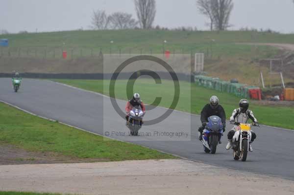 Mallory park Leicestershire;Mallory park photographs;Motorcycle action photographs;event digital images;eventdigitalimages;mallory park;no limits trackday;peter wileman photography;trackday;trackday digital images;trackday photos