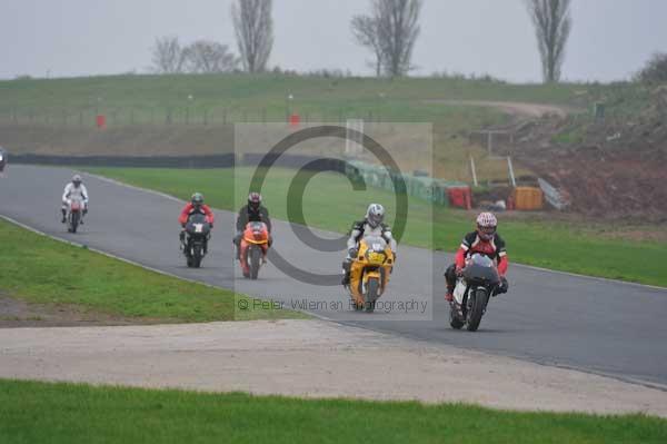 Mallory park Leicestershire;Mallory park photographs;Motorcycle action photographs;event digital images;eventdigitalimages;mallory park;no limits trackday;peter wileman photography;trackday;trackday digital images;trackday photos