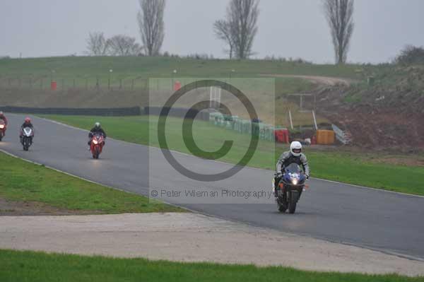 Mallory park Leicestershire;Mallory park photographs;Motorcycle action photographs;event digital images;eventdigitalimages;mallory park;no limits trackday;peter wileman photography;trackday;trackday digital images;trackday photos