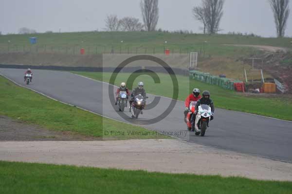 Mallory park Leicestershire;Mallory park photographs;Motorcycle action photographs;event digital images;eventdigitalimages;mallory park;no limits trackday;peter wileman photography;trackday;trackday digital images;trackday photos