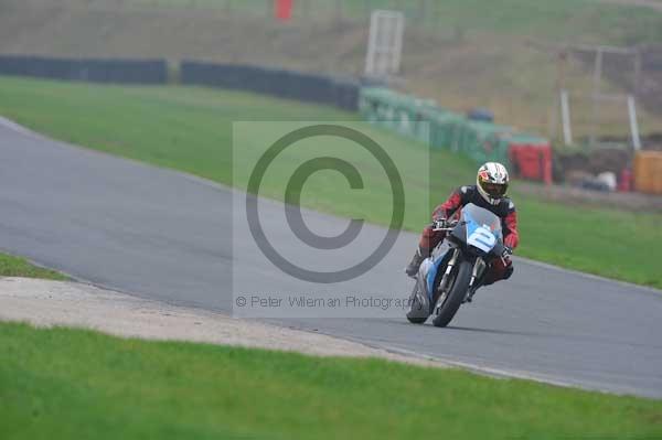 Mallory park Leicestershire;Mallory park photographs;Motorcycle action photographs;event digital images;eventdigitalimages;mallory park;no limits trackday;peter wileman photography;trackday;trackday digital images;trackday photos