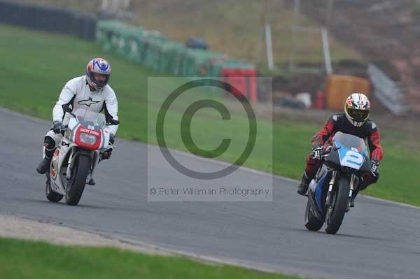 Mallory park Leicestershire;Mallory park photographs;Motorcycle action photographs;event digital images;eventdigitalimages;mallory park;no limits trackday;peter wileman photography;trackday;trackday digital images;trackday photos