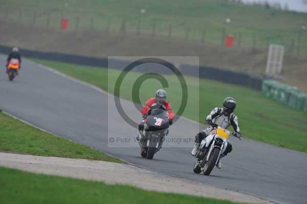 Mallory park Leicestershire;Mallory park photographs;Motorcycle action photographs;event digital images;eventdigitalimages;mallory park;no limits trackday;peter wileman photography;trackday;trackday digital images;trackday photos