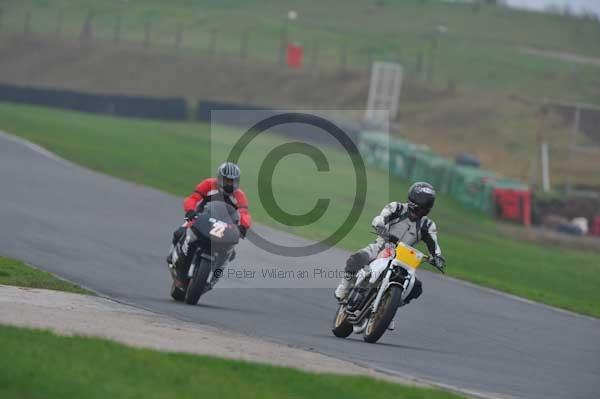 Mallory park Leicestershire;Mallory park photographs;Motorcycle action photographs;event digital images;eventdigitalimages;mallory park;no limits trackday;peter wileman photography;trackday;trackday digital images;trackday photos