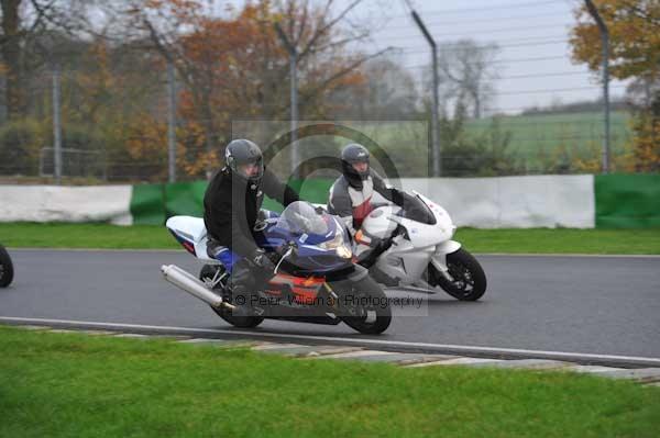 Mallory park Leicestershire;Mallory park photographs;Motorcycle action photographs;event digital images;eventdigitalimages;mallory park;no limits trackday;peter wileman photography;trackday;trackday digital images;trackday photos