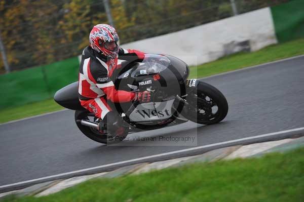 Mallory park Leicestershire;Mallory park photographs;Motorcycle action photographs;event digital images;eventdigitalimages;mallory park;no limits trackday;peter wileman photography;trackday;trackday digital images;trackday photos