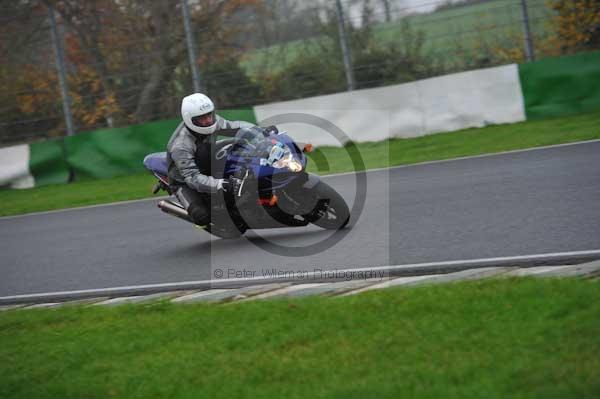 Mallory park Leicestershire;Mallory park photographs;Motorcycle action photographs;event digital images;eventdigitalimages;mallory park;no limits trackday;peter wileman photography;trackday;trackday digital images;trackday photos