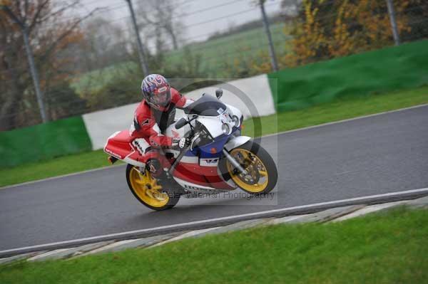 Mallory park Leicestershire;Mallory park photographs;Motorcycle action photographs;event digital images;eventdigitalimages;mallory park;no limits trackday;peter wileman photography;trackday;trackday digital images;trackday photos