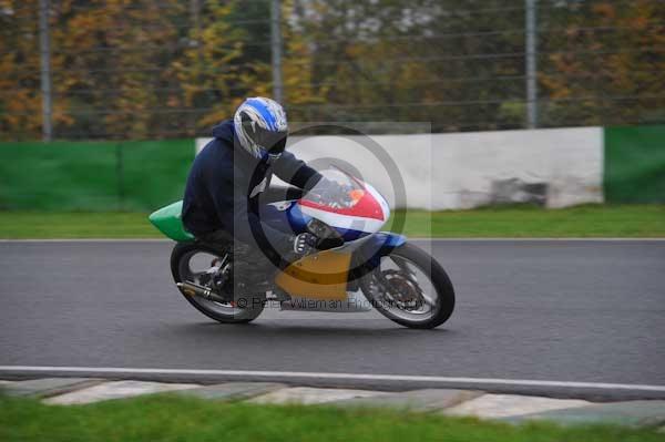 Mallory park Leicestershire;Mallory park photographs;Motorcycle action photographs;event digital images;eventdigitalimages;mallory park;no limits trackday;peter wileman photography;trackday;trackday digital images;trackday photos