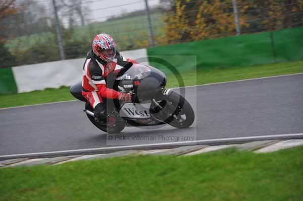 Mallory park Leicestershire;Mallory park photographs;Motorcycle action photographs;event digital images;eventdigitalimages;mallory park;no limits trackday;peter wileman photography;trackday;trackday digital images;trackday photos