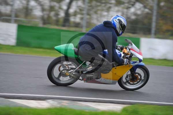 Mallory park Leicestershire;Mallory park photographs;Motorcycle action photographs;event digital images;eventdigitalimages;mallory park;no limits trackday;peter wileman photography;trackday;trackday digital images;trackday photos