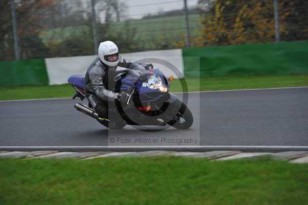 Mallory park Leicestershire;Mallory park photographs;Motorcycle action photographs;event digital images;eventdigitalimages;mallory park;no limits trackday;peter wileman photography;trackday;trackday digital images;trackday photos