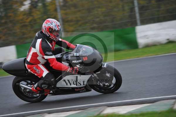 Mallory park Leicestershire;Mallory park photographs;Motorcycle action photographs;event digital images;eventdigitalimages;mallory park;no limits trackday;peter wileman photography;trackday;trackday digital images;trackday photos