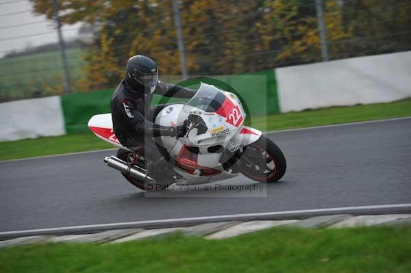 Mallory park Leicestershire;Mallory park photographs;Motorcycle action photographs;event digital images;eventdigitalimages;mallory park;no limits trackday;peter wileman photography;trackday;trackday digital images;trackday photos