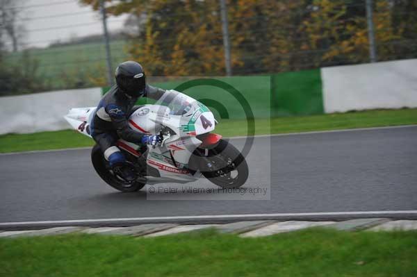 Mallory park Leicestershire;Mallory park photographs;Motorcycle action photographs;event digital images;eventdigitalimages;mallory park;no limits trackday;peter wileman photography;trackday;trackday digital images;trackday photos