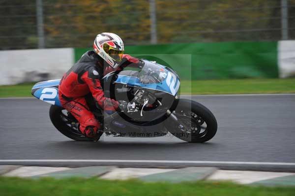 Mallory park Leicestershire;Mallory park photographs;Motorcycle action photographs;event digital images;eventdigitalimages;mallory park;no limits trackday;peter wileman photography;trackday;trackday digital images;trackday photos