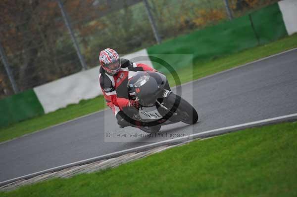 Mallory park Leicestershire;Mallory park photographs;Motorcycle action photographs;event digital images;eventdigitalimages;mallory park;no limits trackday;peter wileman photography;trackday;trackday digital images;trackday photos