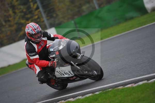 Mallory park Leicestershire;Mallory park photographs;Motorcycle action photographs;event digital images;eventdigitalimages;mallory park;no limits trackday;peter wileman photography;trackday;trackday digital images;trackday photos