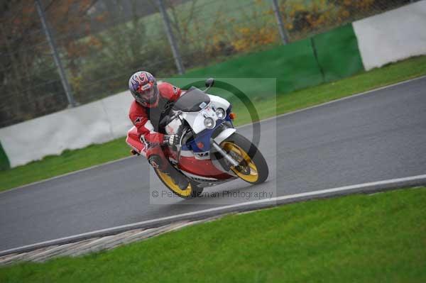 Mallory park Leicestershire;Mallory park photographs;Motorcycle action photographs;event digital images;eventdigitalimages;mallory park;no limits trackday;peter wileman photography;trackday;trackday digital images;trackday photos