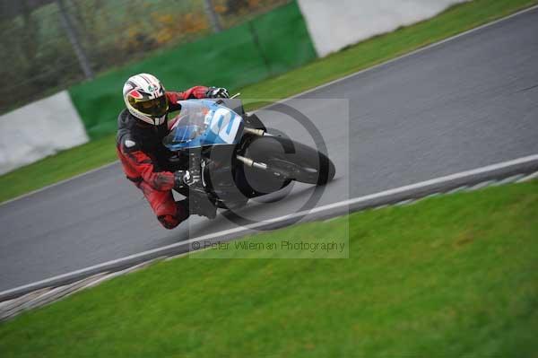 Mallory park Leicestershire;Mallory park photographs;Motorcycle action photographs;event digital images;eventdigitalimages;mallory park;no limits trackday;peter wileman photography;trackday;trackday digital images;trackday photos