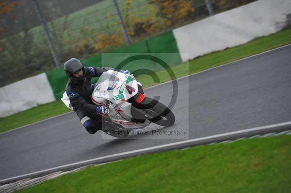 Mallory park Leicestershire;Mallory park photographs;Motorcycle action photographs;event digital images;eventdigitalimages;mallory park;no limits trackday;peter wileman photography;trackday;trackday digital images;trackday photos