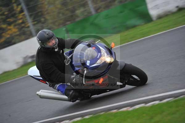 Mallory park Leicestershire;Mallory park photographs;Motorcycle action photographs;event digital images;eventdigitalimages;mallory park;no limits trackday;peter wileman photography;trackday;trackday digital images;trackday photos