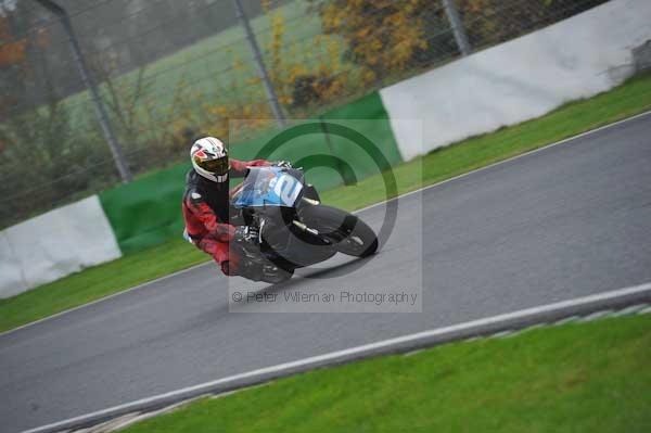 Mallory park Leicestershire;Mallory park photographs;Motorcycle action photographs;event digital images;eventdigitalimages;mallory park;no limits trackday;peter wileman photography;trackday;trackday digital images;trackday photos