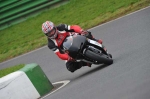 Mallory-park-Leicestershire;Mallory-park-photographs;Motorcycle-action-photographs;event-digital-images;eventdigitalimages;mallory-park;no-limits-trackday;peter-wileman-photography;trackday;trackday-digital-images;trackday-photos