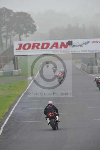 Mallory park Leicestershire;Mallory park photographs;Motorcycle action photographs;event digital images;eventdigitalimages;mallory park;no limits trackday;peter wileman photography;trackday;trackday digital images;trackday photos