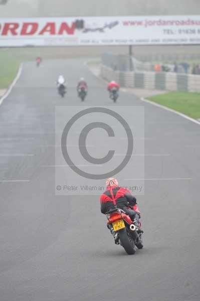 Mallory park Leicestershire;Mallory park photographs;Motorcycle action photographs;event digital images;eventdigitalimages;mallory park;no limits trackday;peter wileman photography;trackday;trackday digital images;trackday photos