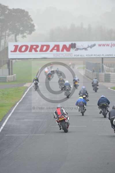 Mallory park Leicestershire;Mallory park photographs;Motorcycle action photographs;event digital images;eventdigitalimages;mallory park;no limits trackday;peter wileman photography;trackday;trackday digital images;trackday photos