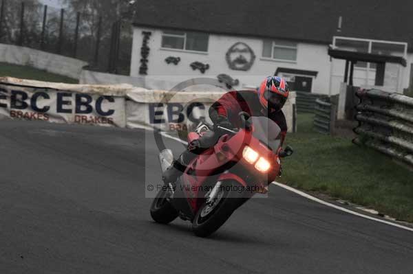 Mallory park Leicestershire;Mallory park photographs;Motorcycle action photographs;event digital images;eventdigitalimages;mallory park;no limits trackday;peter wileman photography;trackday;trackday digital images;trackday photos