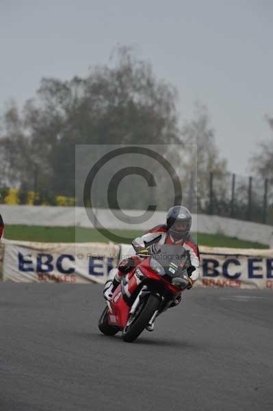 Mallory park Leicestershire;Mallory park photographs;Motorcycle action photographs;event digital images;eventdigitalimages;mallory park;no limits trackday;peter wileman photography;trackday;trackday digital images;trackday photos