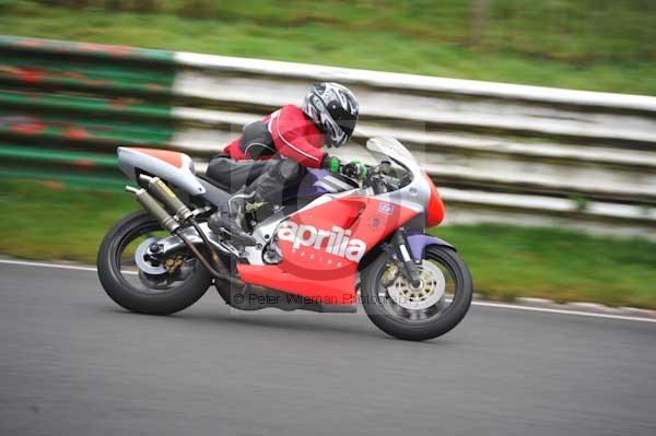 Mallory park Leicestershire;Mallory park photographs;Motorcycle action photographs;event digital images;eventdigitalimages;mallory park;no limits trackday;peter wileman photography;trackday;trackday digital images;trackday photos