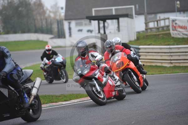 Mallory park Leicestershire;Mallory park photographs;Motorcycle action photographs;event digital images;eventdigitalimages;mallory park;no limits trackday;peter wileman photography;trackday;trackday digital images;trackday photos