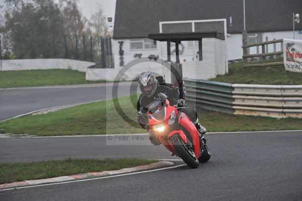 Mallory park Leicestershire;Mallory park photographs;Motorcycle action photographs;event digital images;eventdigitalimages;mallory park;no limits trackday;peter wileman photography;trackday;trackday digital images;trackday photos