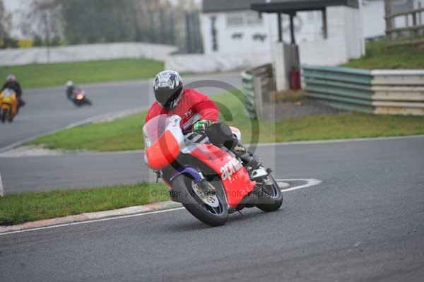 Mallory park Leicestershire;Mallory park photographs;Motorcycle action photographs;event digital images;eventdigitalimages;mallory park;no limits trackday;peter wileman photography;trackday;trackday digital images;trackday photos