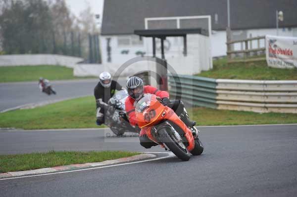 Mallory park Leicestershire;Mallory park photographs;Motorcycle action photographs;event digital images;eventdigitalimages;mallory park;no limits trackday;peter wileman photography;trackday;trackday digital images;trackday photos