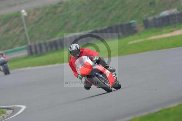 Mallory park Leicestershire;Mallory park photographs;Motorcycle action photographs;event digital images;eventdigitalimages;mallory park;no limits trackday;peter wileman photography;trackday;trackday digital images;trackday photos